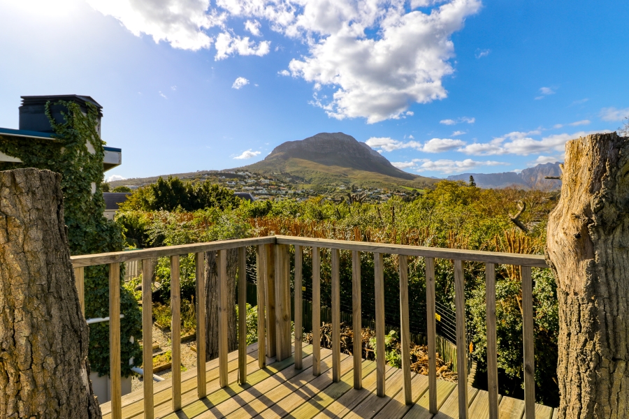 6 Bedroom Property for Sale in La Concorde Western Cape
